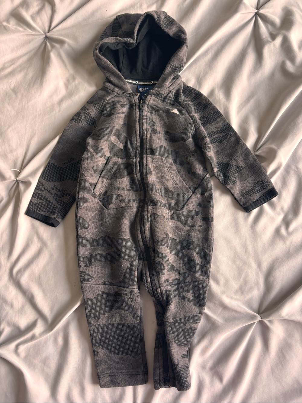 GAP Fit Baby Gray Camouflage Hooded One-Piece Outfit 6-12 Months Boys